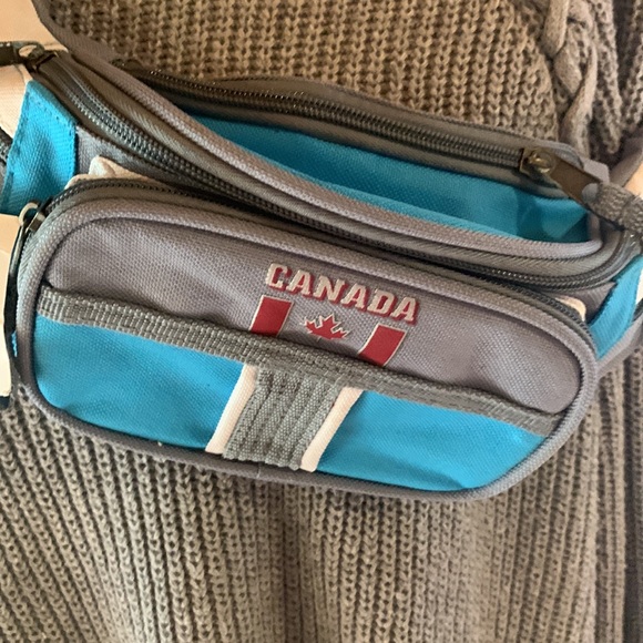 New Retro Fanny Pack Canada - Picture 2 of 7